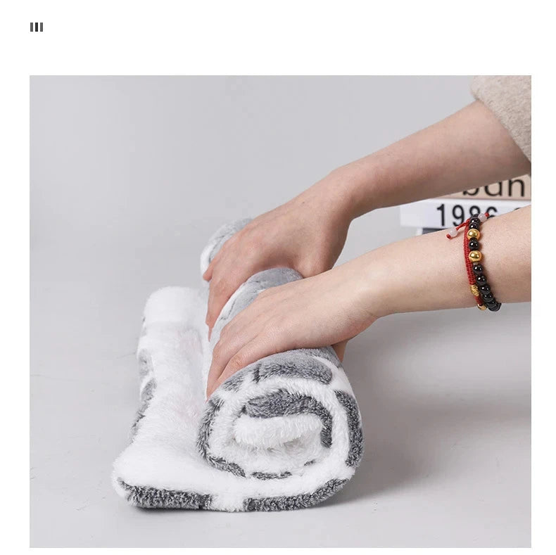Flannel Pet Sleeping Mat Dog Bed Cat Litter Puppy Bed Dog Sofa Lovely Mattress Cushion for Small Large Dog Blanket For Winter